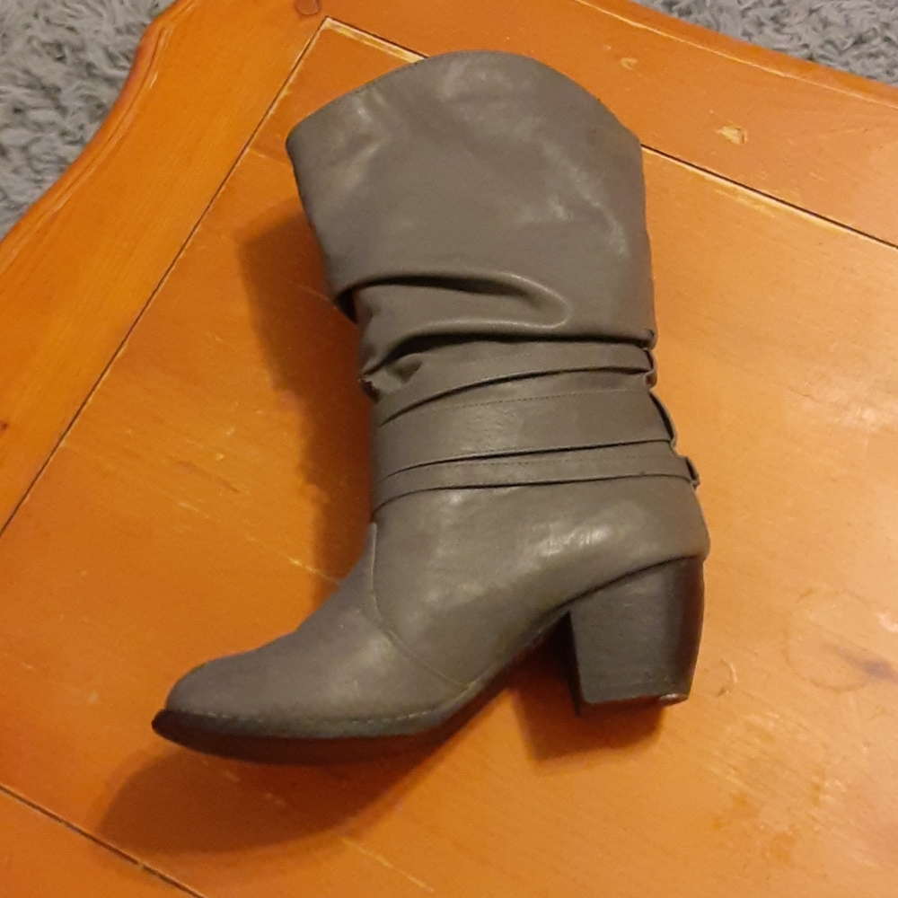 Boots - Picture 2 of 3